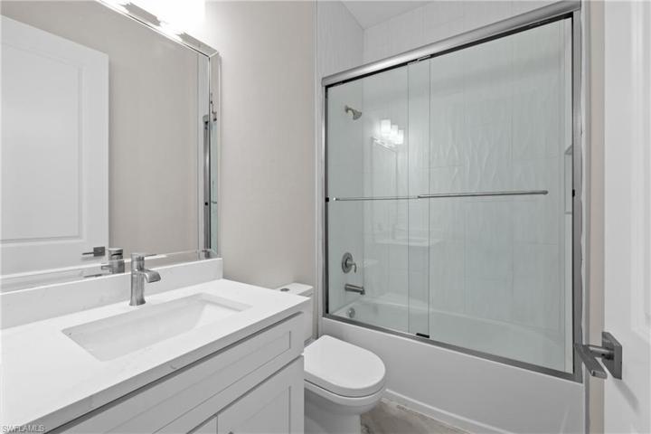 Guest bathroom 2