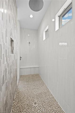 Separate toilet room