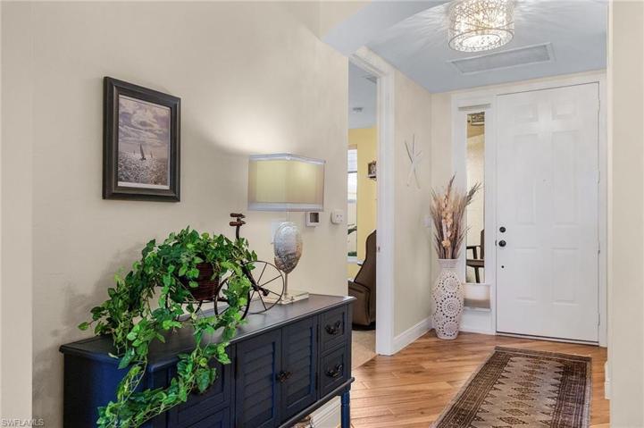 Foyer / Entry