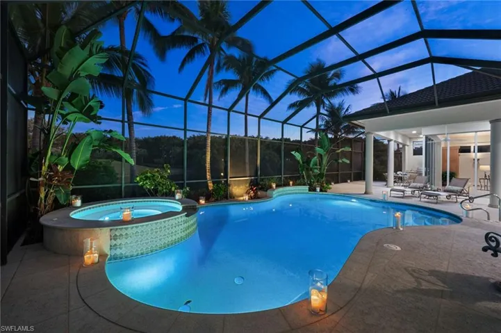 Ready for a dip in the pool to end your day perfectly?  Tremendous views and privacy!