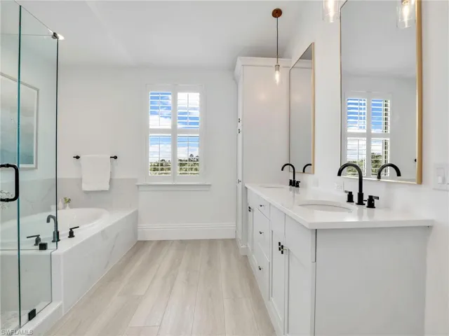 6589  Dominica  DR, Naples, FL 34113