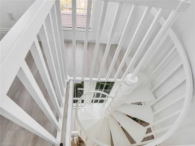 stair case leading to upper deck