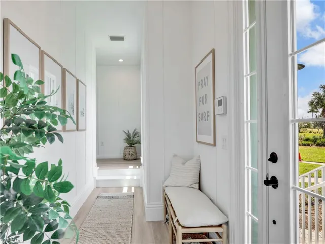 6589  Dominica  DR, Naples, FL 34113