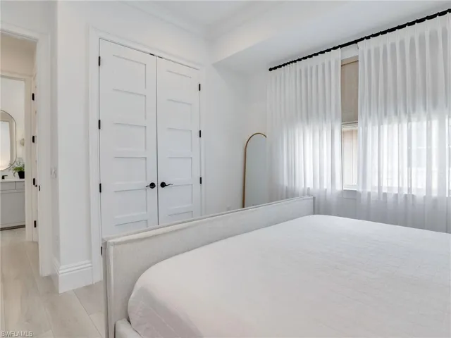 6589  Dominica  DR, Naples, FL 34113