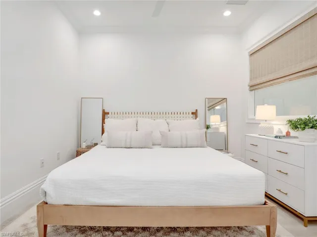 6589  Dominica  DR, Naples, FL 34113