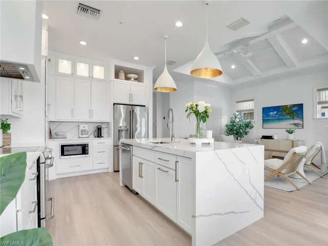 6589  Dominica  DR, Naples, FL 34113