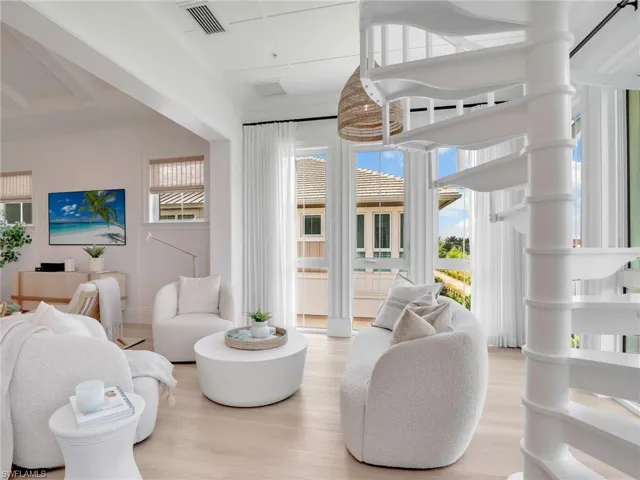 6589  Dominica  DR, Naples, FL 34113