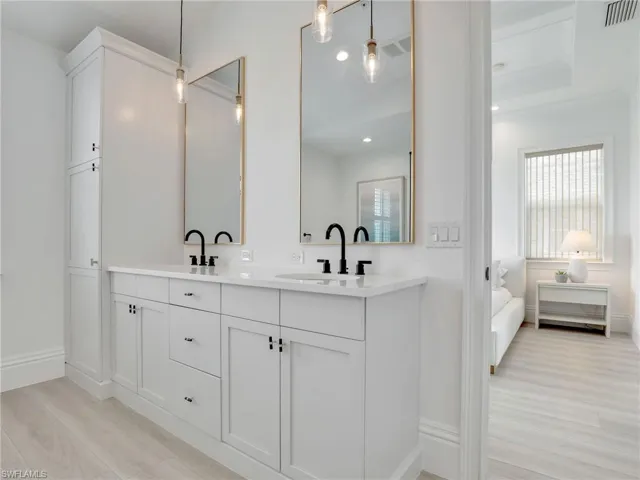 6589  Dominica  DR, Naples, FL 34113