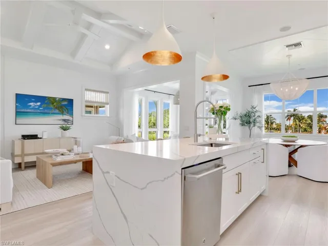 6589  Dominica  DR, Naples, FL 34113