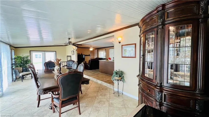 DINING ROOM/DEN