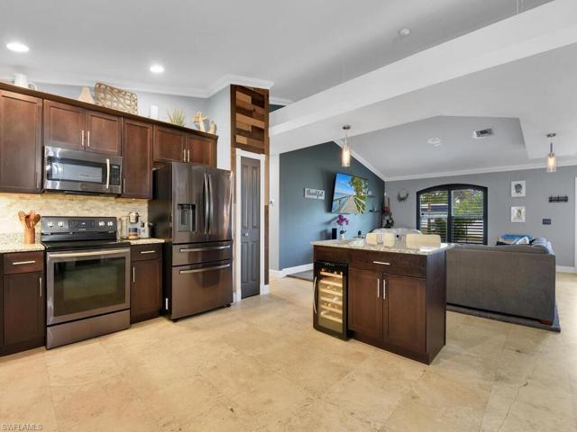 Kitchen w/ Pantry