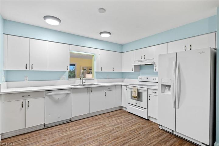 Kitchen/Coastal Colors