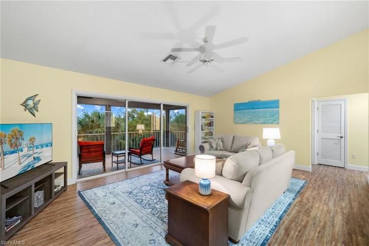 Living Room/Vaulted Ceilings