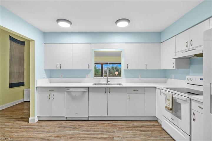 Kitchen/Lots of Counter Space
