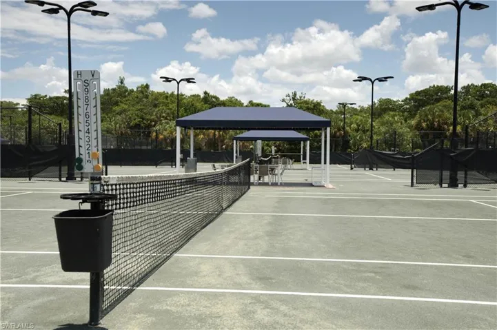 Tennis Courts / Cabanas