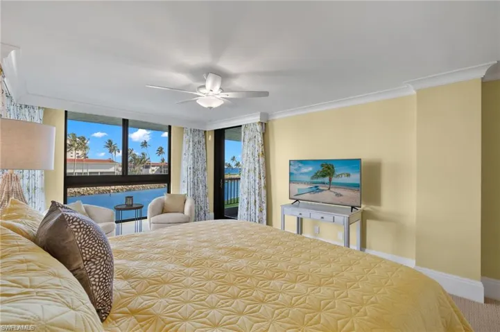 Bedroom with carpet flooring, crown molding, and ceiling fan