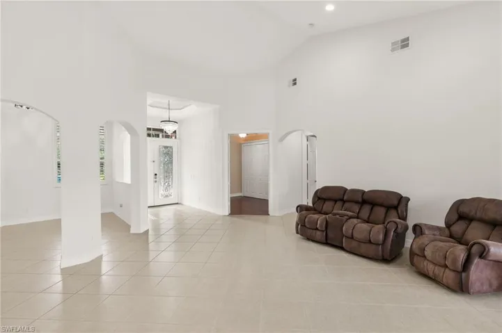 3917 Fabienne Ct, Naples, Florida 34109