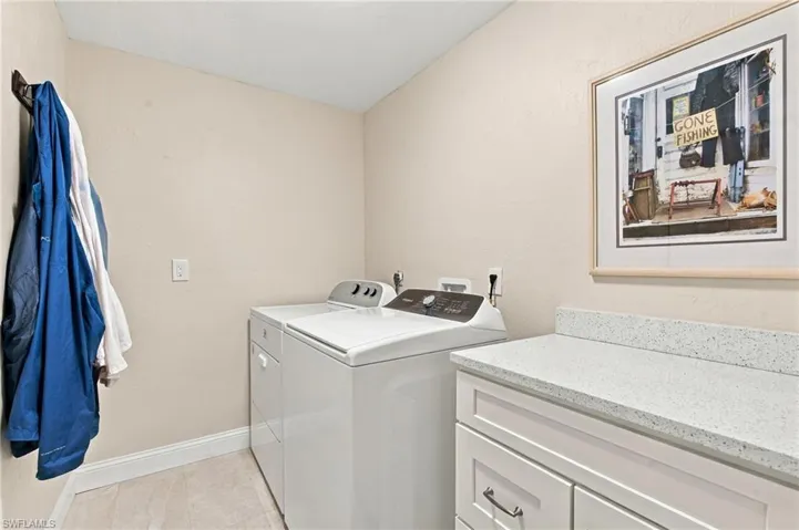 7275 Lake Dr, Fort Myers, Florida 33908