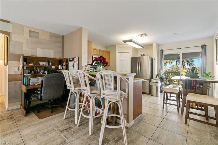 Kitchen - Bar Area & Study Nook