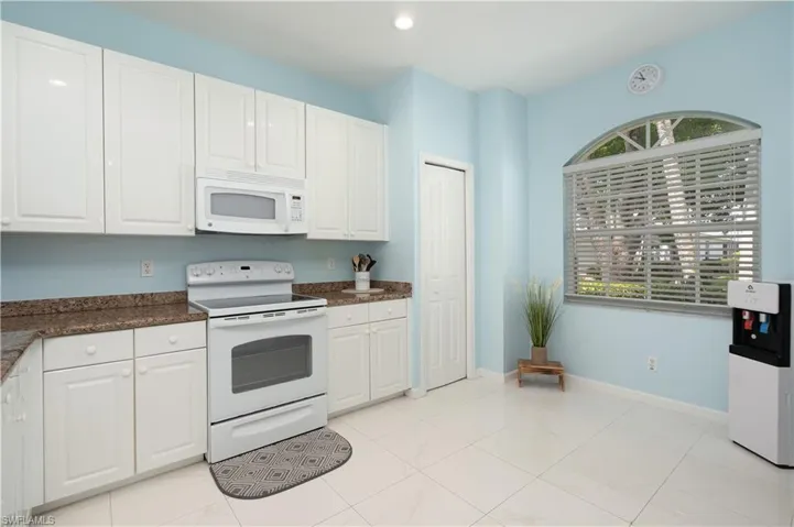 11320  Lakeland  CIR, Fort Myers, FL 33913