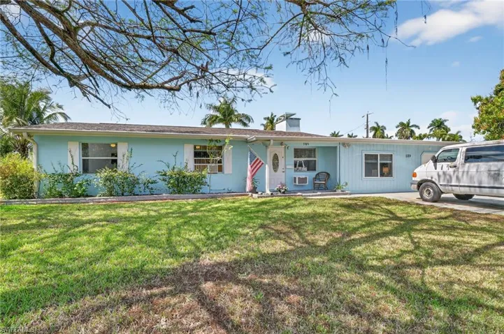 1189 6th Ln N, Naples, Florida 34102
