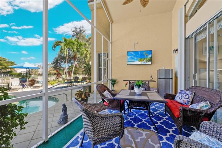 Massive 2 story screened in lanai