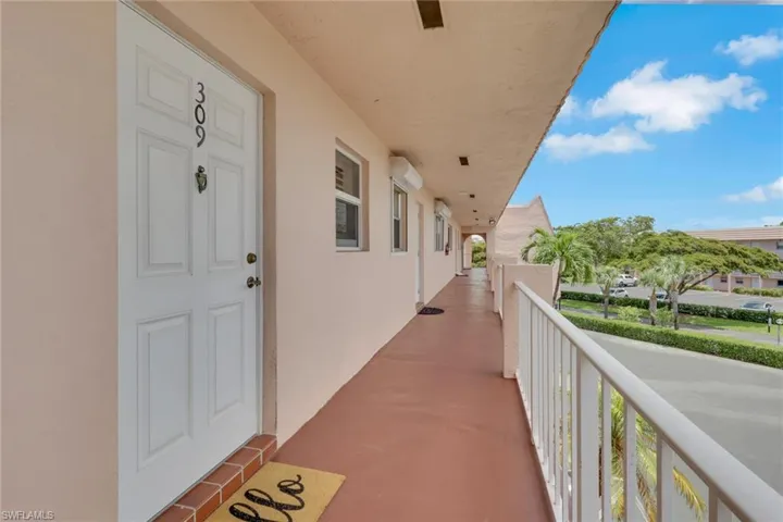 170 Turtle Lake Ct 309, Naples, Florida 34105