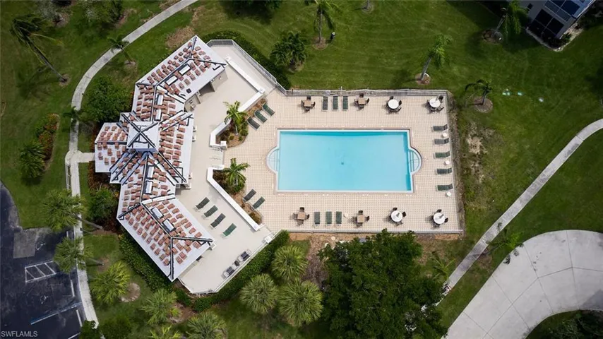 Bird's eye view of a pool area