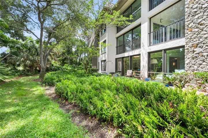 5950 Pelican Bay Blvd 111, Naples, Florida 34108