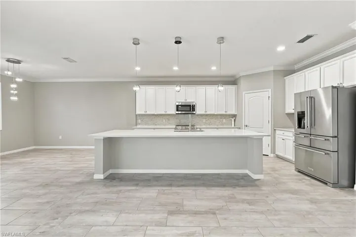 10081 Avalon Lake Cir, Fort Myers, Florida 33913