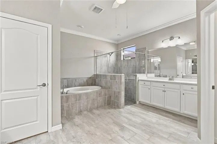 10081 Avalon Lake Cir, Fort Myers, Florida 33913