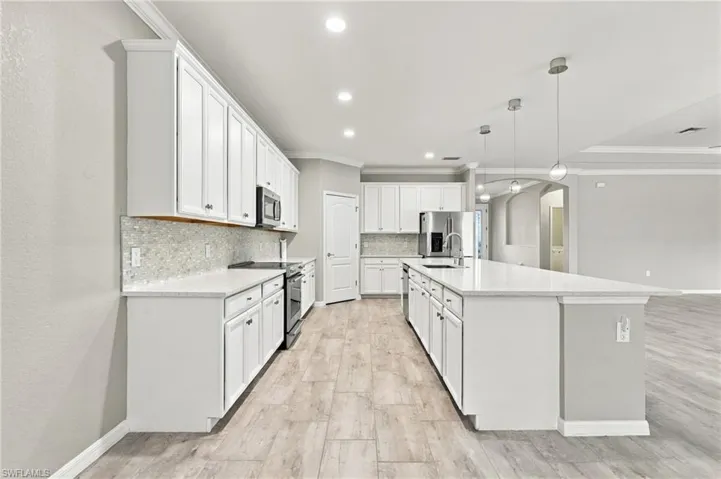 10081 Avalon Lake Cir, Fort Myers, Florida 33913