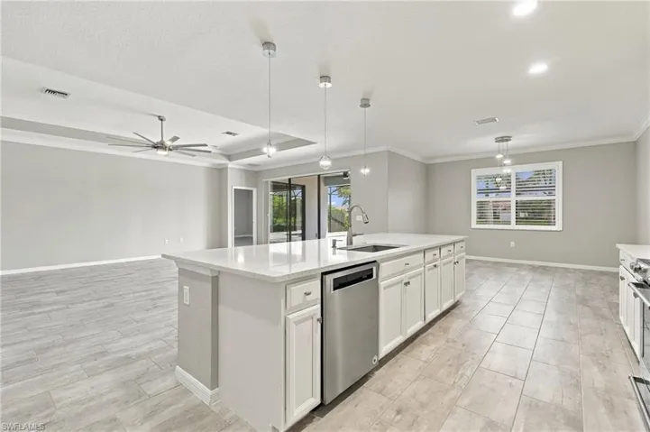 10081 Avalon Lake Cir, Fort Myers, Florida 33913