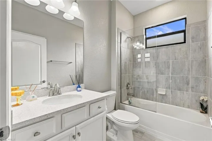 10081 Avalon Lake Cir, Fort Myers, Florida 33913
