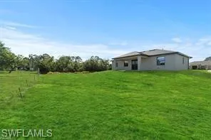 View of grassy yard