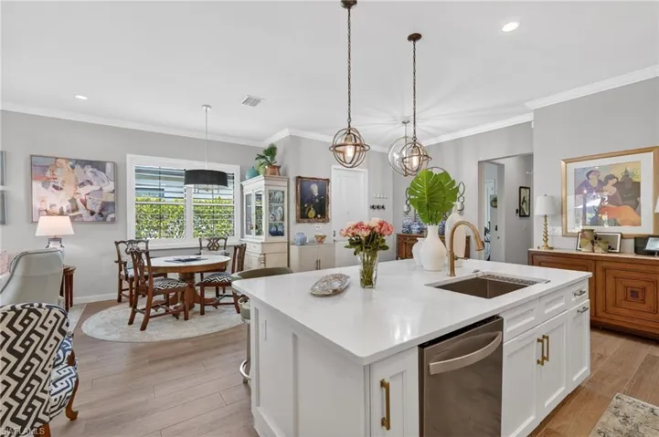 Kitchen / Dining Area