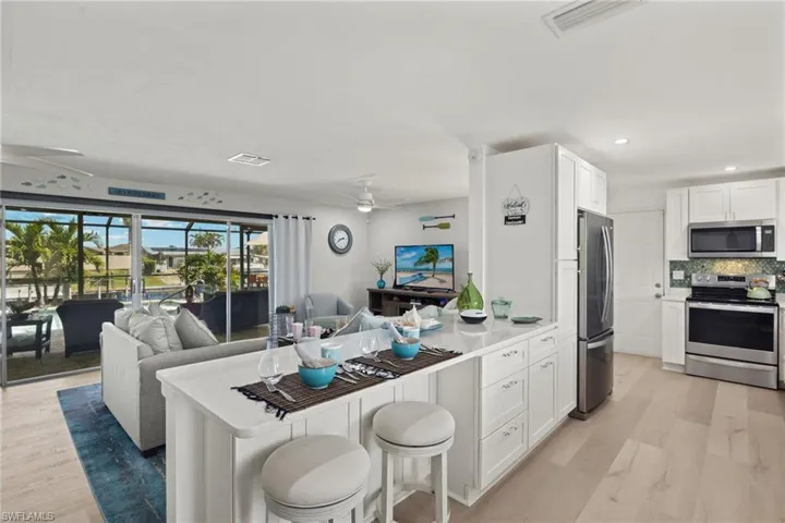 Kitchen Breakfast Bar