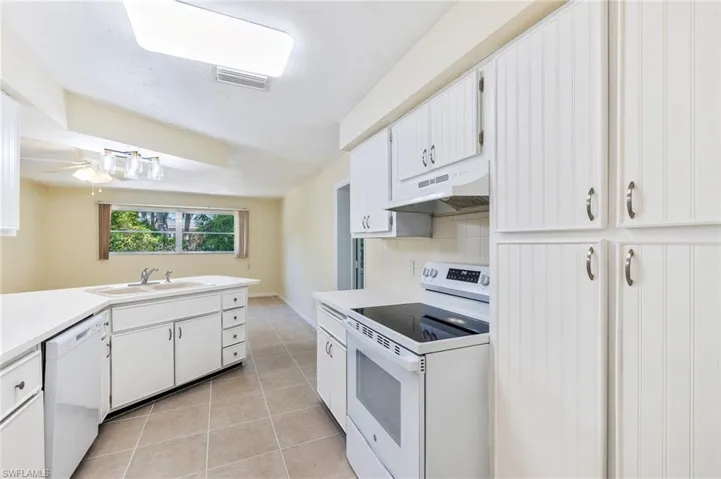 5661  Eichen E CIR, Fort Myers, FL 33919