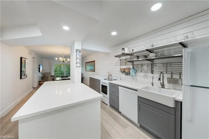 72 7th St S 310, Naples, Florida 34102