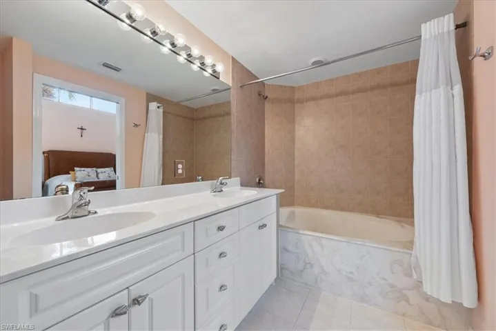 4321  Covey  CIR, Naples, FL 34109