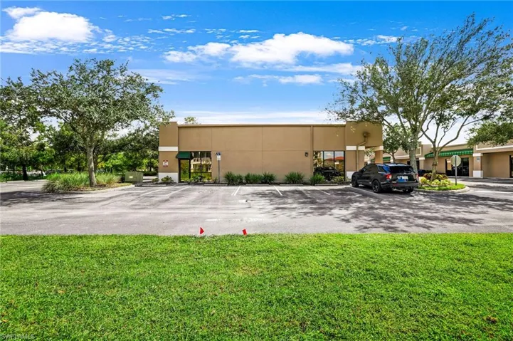 8991  Daniels Center  DR, Fort Myers, FL 33912