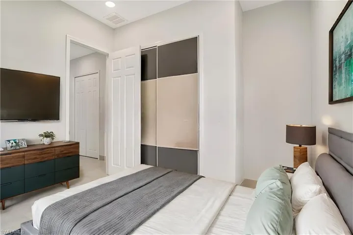 Virtual stagin 1 guess bedroom