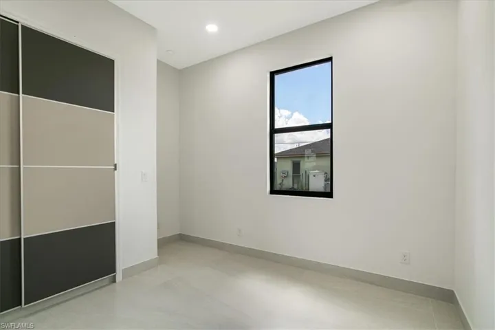 1 Guess bedroom