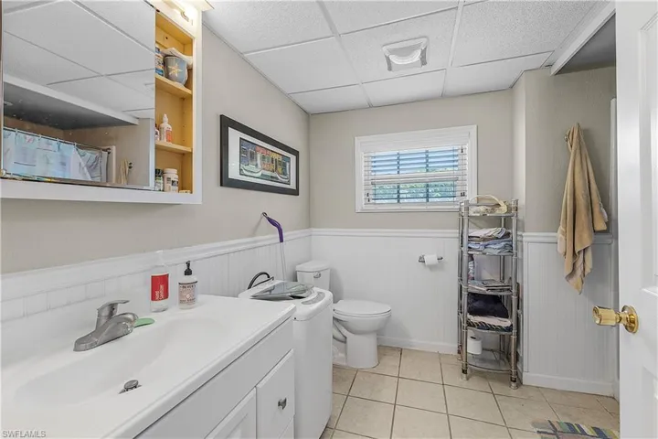 Apartment bathroom (downstairs)