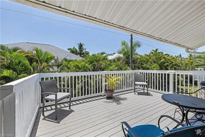 Upstairs Back Deck