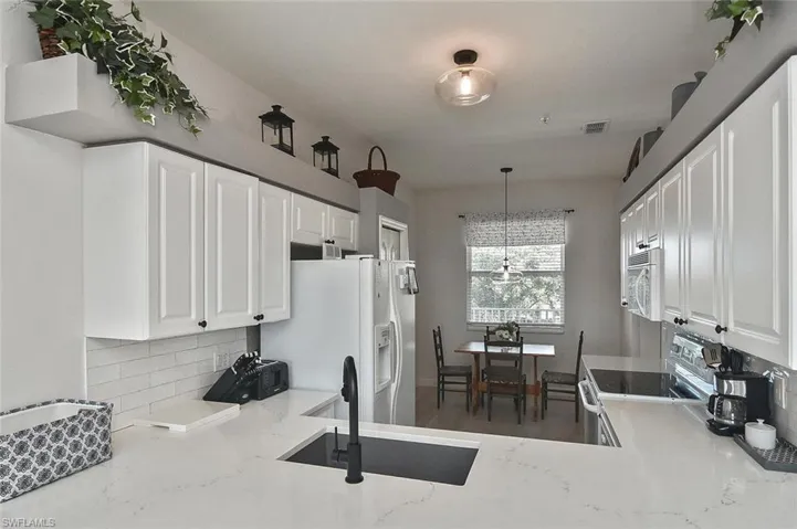 3830  Sawgrass  WAY, Naples, FL 34112