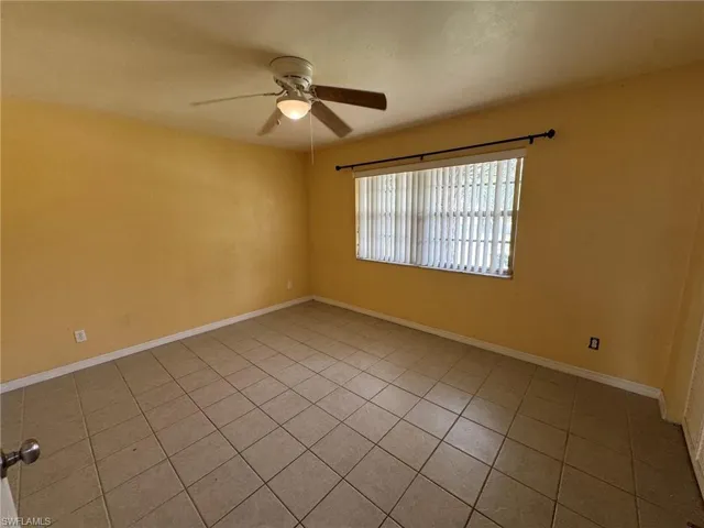 Guest bedroom.