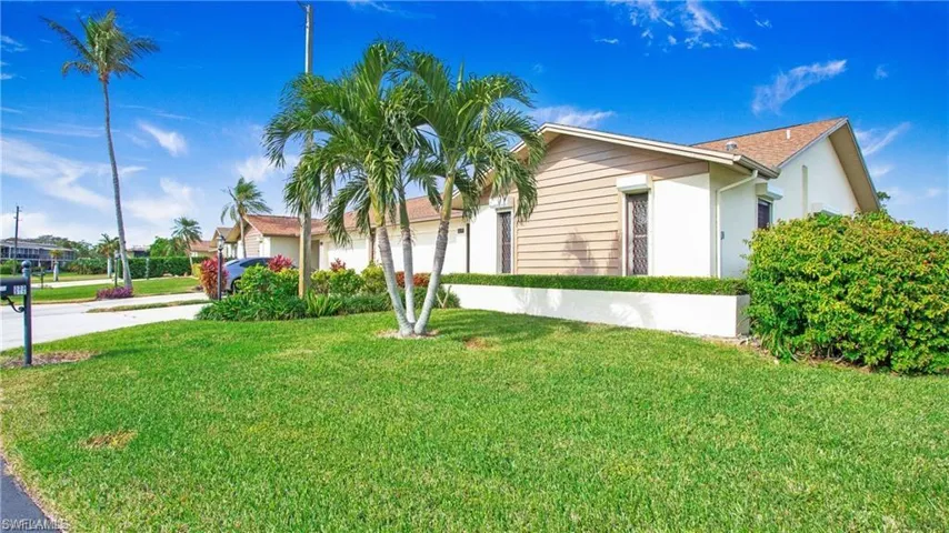 319 Reynolds Ct M12, Naples, Florida 34112