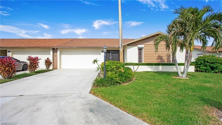 319 Reynolds Ct M12, Naples, Florida 34112
