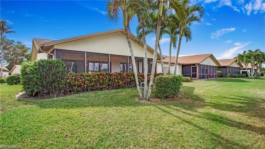 319 Reynolds Ct M12, Naples, Florida 34112